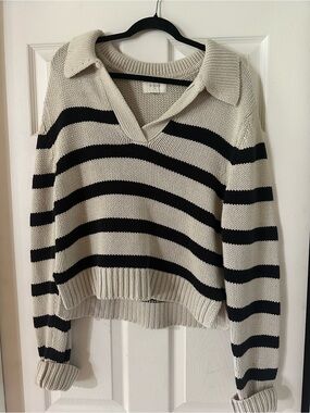 DISSH Cream & Black Striped V‑Neck Collared Sweater